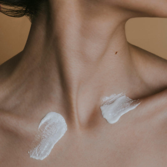Les 5 erreurs qui accélèrent le vieillissement de votre peau (et comment les éviter !) - HealSelf